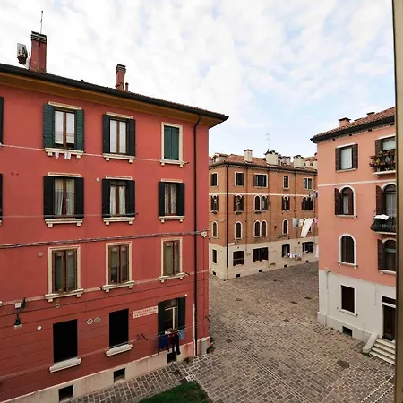 アパート Santamarta, The For Your Venetian Holidays ヴェネツィア